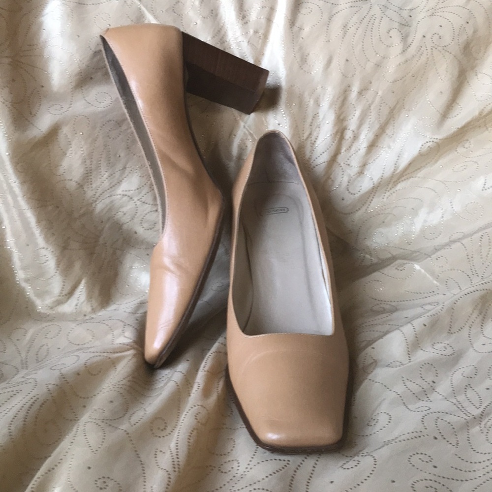 Vintage Coach “Malorie” nude leather block heel pump (size 7.5 B)